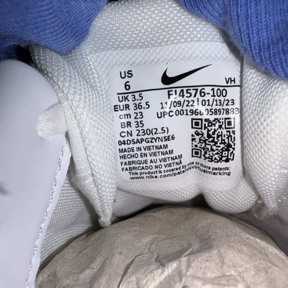 NEW Nike White and Pink Sneakers with Air Cushioning and Textured Sole - Picture 12 of 12